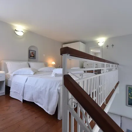 Tonia Paros Chrisi Akti (Paros)