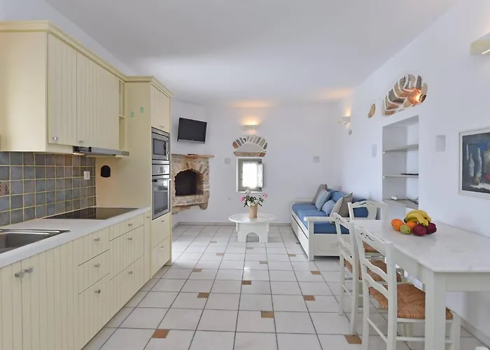 Tonia Paros Chrisi Akti (Paros)