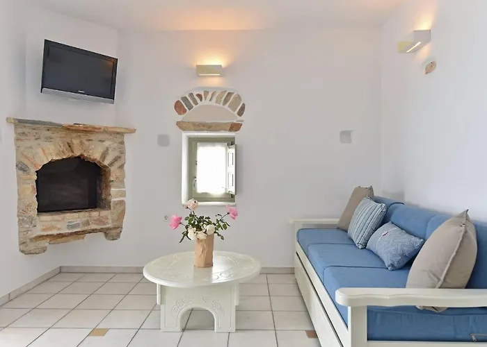 Tonia Paros * Chrisi Akti (Paros)