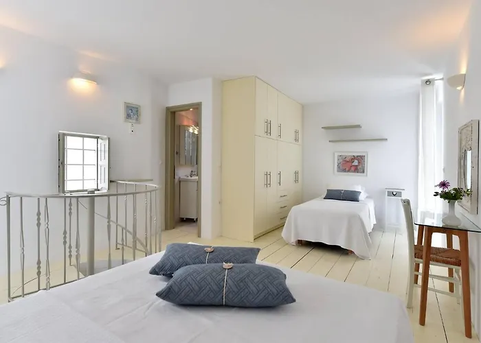 Tonia Paros Chrisi Akti (Paros)