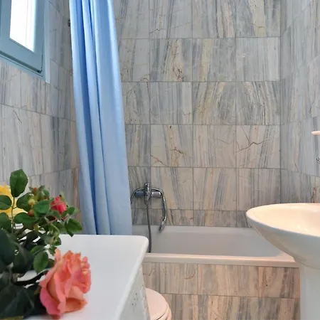 Tonia Paros Chrisi Akti (Paros)