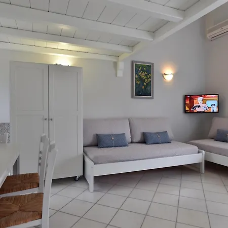 Tonia Paros * Chrisi Akti (Paros)