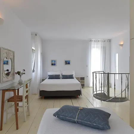 Tonia Paros * Chrisi Akti (Paros)