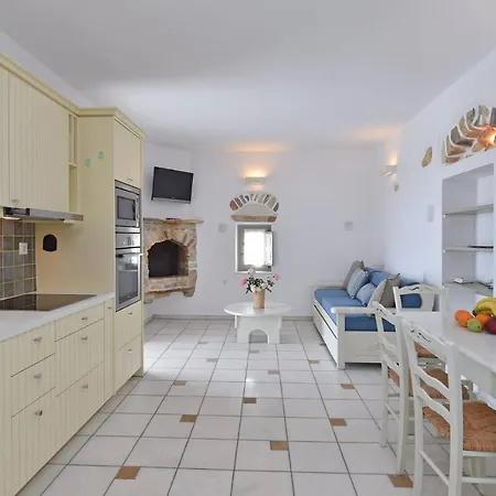 Tonia Paros Chrisi Akti (Paros)