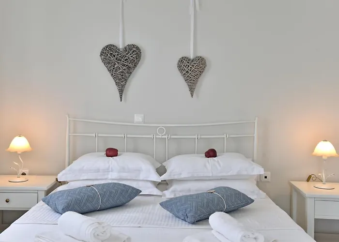 Tonia Paros Chrisi Akti (Paros)