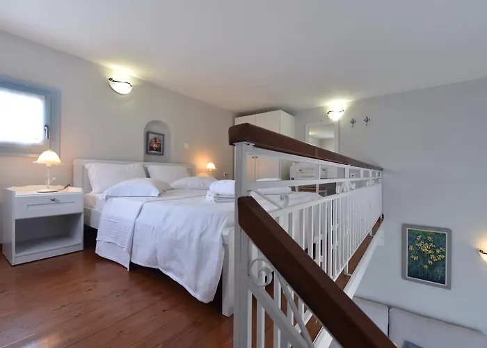 Tonia Paros Chrisi Akti (Paros)