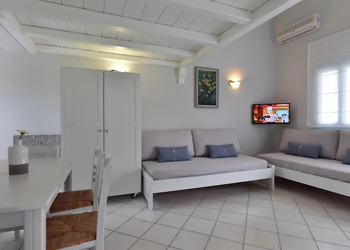 Tonia Paros * Chrisi Akti (Paros)