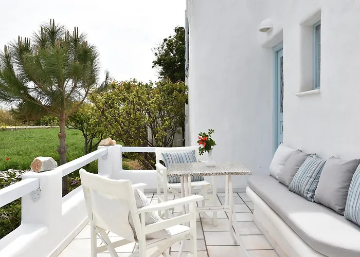 Tonia Paros * Chrisi Akti (Paros)